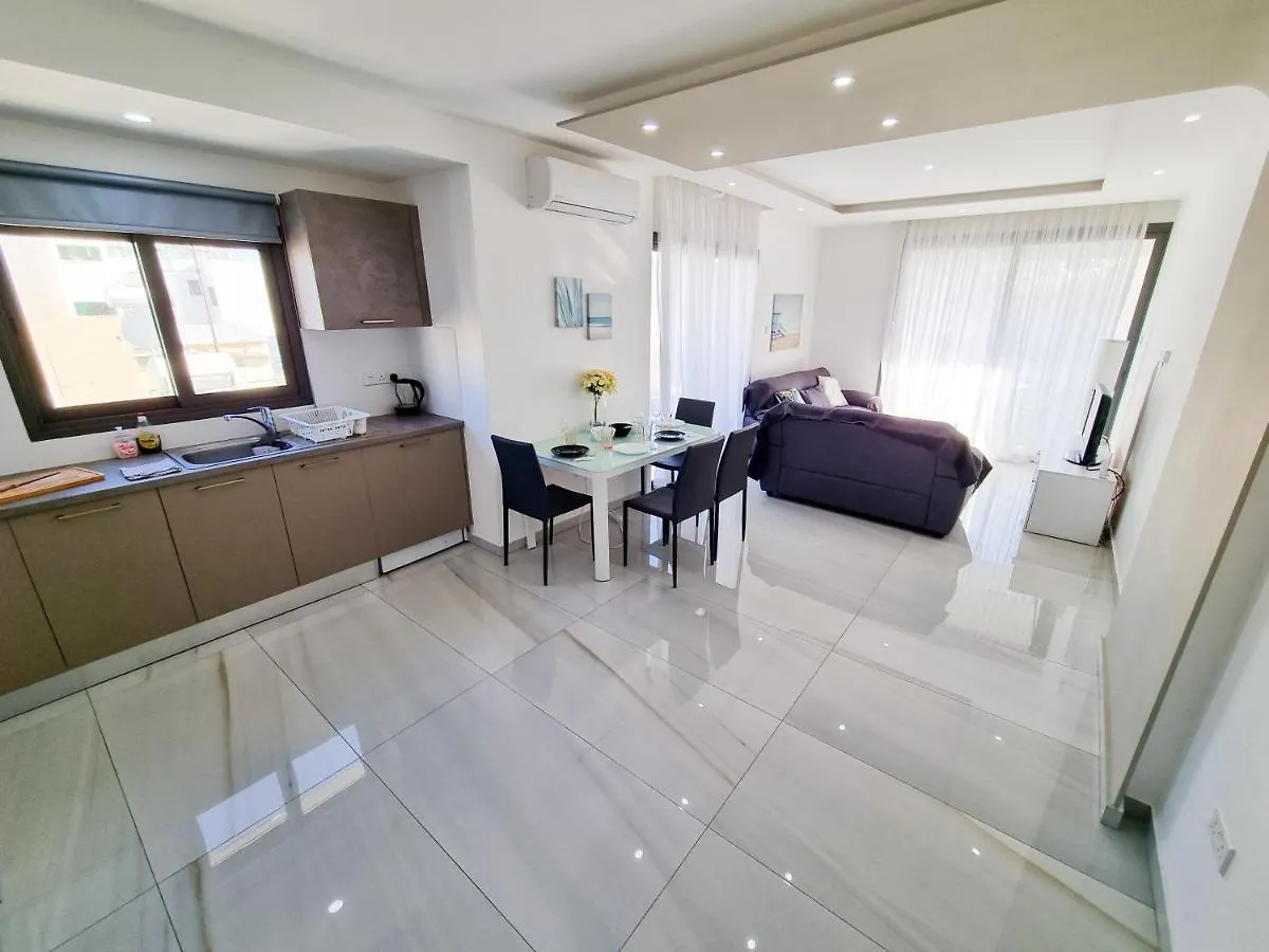 Sea La Vie Seaview Apartment Ларнака