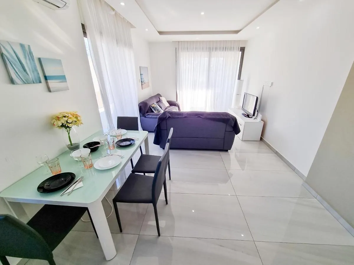 Sea La Vie Seaview Apartment Ларнака